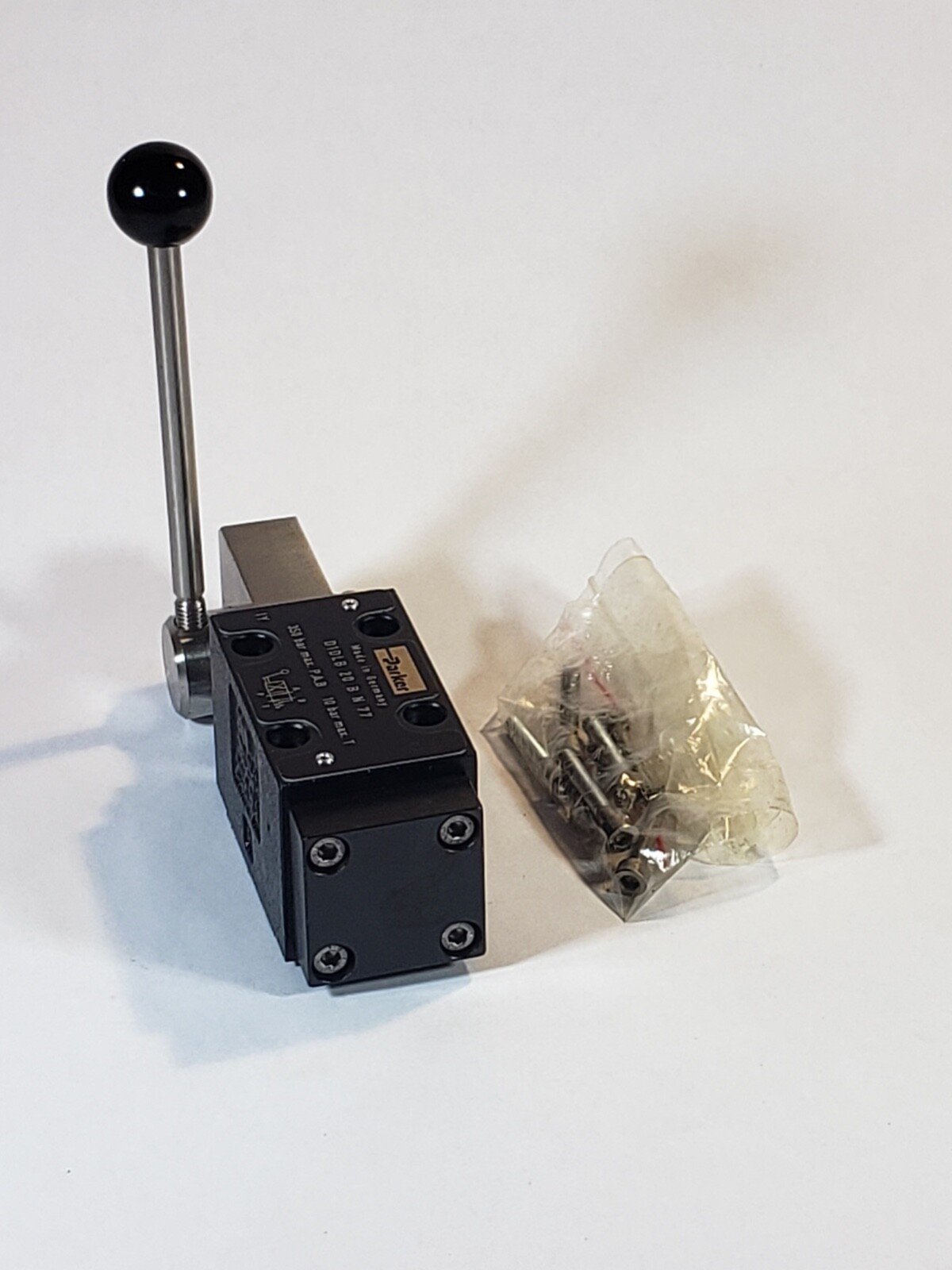 Directional Control Valves Parker D1DLB 20 B N 77 350 BAR MAX 4B