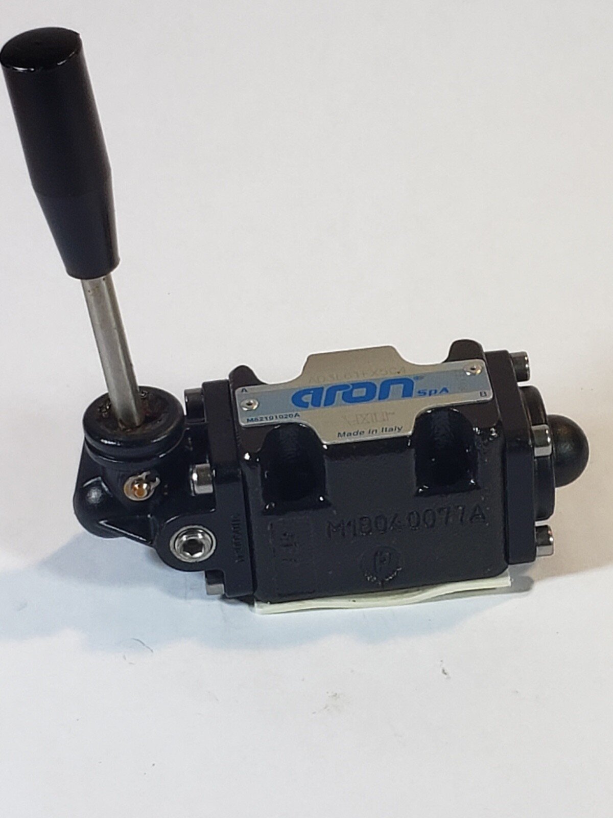 Aron spa AD3L61FX5C4 Hydraulic Lever control Valve AD.3.L 4B