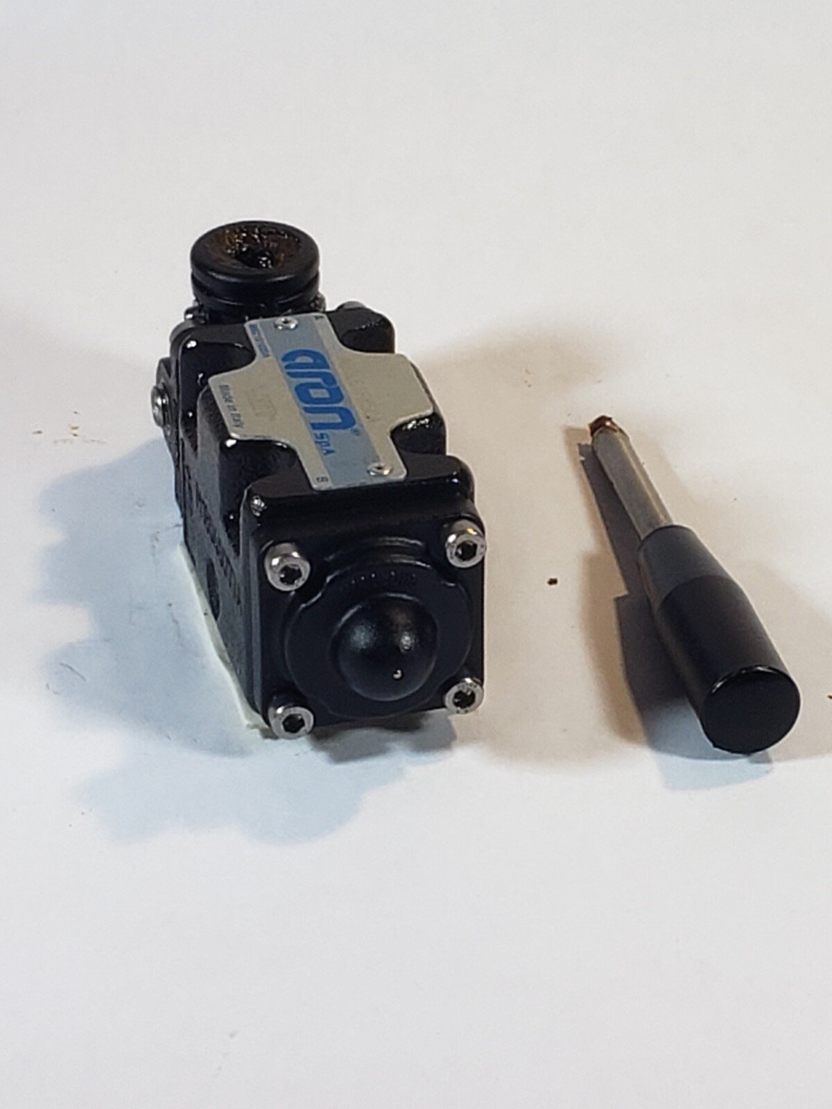 Aron spa AD3L61FX5C4 Hydraulic Lever control Valve AD.3.L 4B