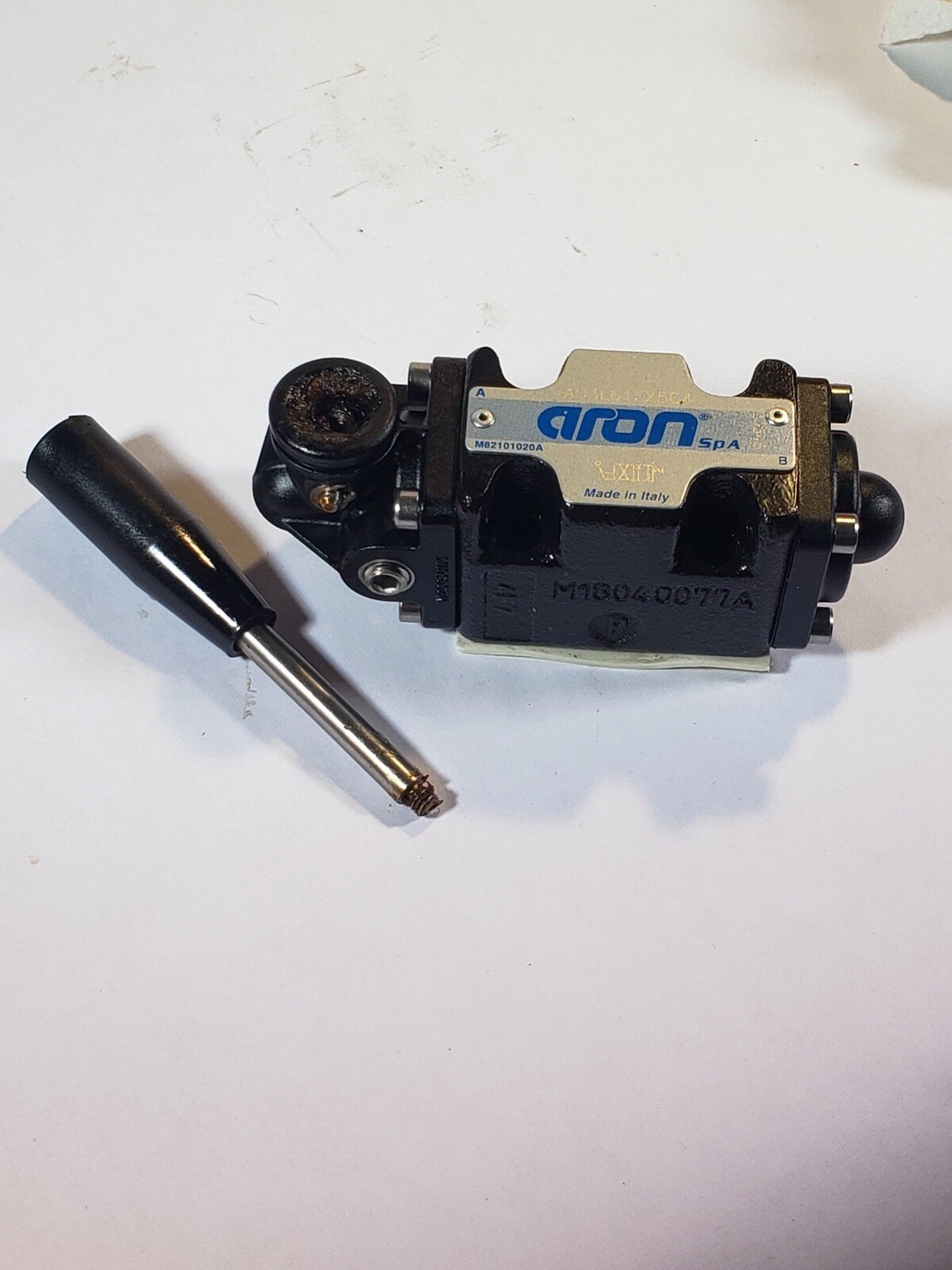 Aron spa AD3L61FX5C4 Hydraulic Lever control Valve AD.3.L 4B